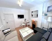 One bedroom flat SW8
