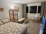 Studio Voltaire avec parking commun gratuit dans la copropriété