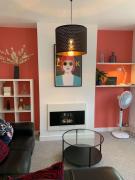 3 Bed Family House Free Parking