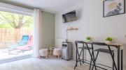 Cosy studio avec terrasse et parking privé gratuit, idéal pour explorer Lyon