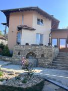 The Mirrors GuestHouse - Къщата с огледалата