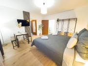 Modernes Apartment mit Balkon & Parkplatz, WiFi