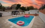 Amazing Home In Mijaca