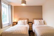 Grange House - Sleeps 6 - Driveway parking, Self-Check-In, Fast Wifi and Sky TV by Yoko Property Grange House - Sleeps 6 - Driveway parking, Self-Check-In, Fast Wifi and Sky TV by Yoko Property