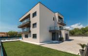 Eight-Bedroom Holiday Home In Kastel Novi