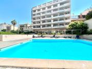 PISCINE Plages à 100 m, palais des festivals à 15mn à pied dans la banane