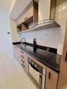 Depto 2 ambientes, con cochera, zona Guemes