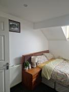 En-Suite Double Room in Haughton Green Denton M34