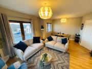 Boru Walk Townhouse -Stylish & Modern Holiday Home