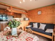 Appartement Spacieux aux Gets, 2 Chambres, Balcon Sud, Proche Pistes et Commerces - FR-1-671-229