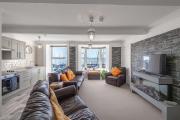Spacious 3 Bedroom Sea View Flat