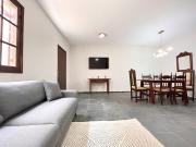 2 suítes, perto da praia do forte, churrasqueira e chuveirão