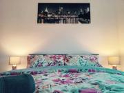 Quibid Cozy Downtown Apartment QS013 Quibid Cozy Downtown Apartment QS013