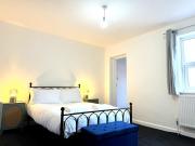 New Southampton Central House - Parking, 6 Beds, Sleeps 9 - City Centre l Cruise Terminal l Great for Contractors, Friends & Families