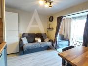 T2 loggia, residence avec piscine entre ville et plages