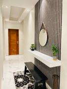 Black Land at Micnic Homes-Spacious,Serene,Family