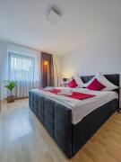 KMS Homes - Garden - NETFLIX - Modern