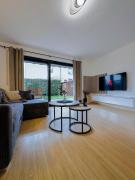 KMS Homes - Garden - NETFLIX - Modern