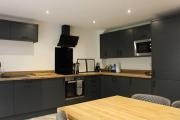 Modern 3 bed Fantastic Location & Long stays