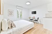 Charming little studio close to Paris- III
