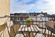 Lovely quiet 2 rooms close to center with balcony