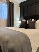 1 Bed Flat - Sleeps 2 - Parking - Wifi