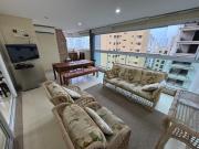 Apto no Guarujá com Varanda Gourmet próximo à praia da Enseada