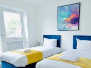 Hideaway house, Sleeps 9, with parking Hideaway house, Sleeps 9, with parking