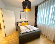 Modernes Cityapartment mit Murblick