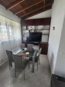 comoda habitacion con baño compartido