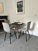 Stunning 2 Bedroom Apartment in Cheltenham! Stunning 2 Bedroom Apartment in Cheltenham!