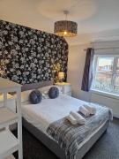 Hereford - Mayflower Coach House, Modern 2 Bedroom Property With Parking, Located South Of Hereford City, Suitable For Small Family, Couple Or Contractors - Sleeps Up To 5 Guests - Hosted by RENTMYHOUSE