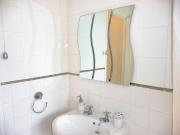 2 Bed House - Sleeps 4 - Parking - Pets - Garden