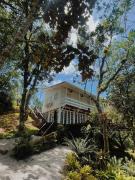 Casa com cachoeira privativa!