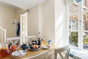 Old Mill Court, Charming Mews House with Parking Old Mill Court, Charming Mews House with Parking