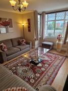 Hereford City - Goldcrest House - 4 Bedroom House With Parking, Located Very Close To City Centre & River Wye - Sleeps Up To 6 Guests - Hosted by RENTMYHOUSE