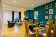Spacious 5 Bedroom Home Near Retail Park - by Traboule Properties Ltd Spacious 5 Bedroom Home Near Retail Park - by Traboule Properties Ltd