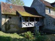 Moulin atypique du XVème siècle avec jardin clos - FR-1-381-483