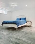 10 minutes to Montreal entire place 2 bedrooms private entrance