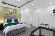 Large Comfy 4 Bedroom House, Ideal for Workers, FREE Parking Large Comfy 4 Bedroom House, Ideal for Workers, FREE Parking