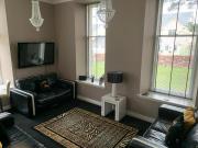 Junique Modern Ground Floor Apartment - 2 bedrooms