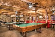 Rustic lodge- sleeps 24- space for large groups, hot tub, pool table, ping pong, and so much more!