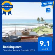 Palm Cove - 52 Chakas Cove, Penthouse-Literally on the Beach