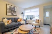 Hawick Apartment- 2-Bed in Coatbridge, Mins from Motorway to Glasgow