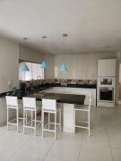 Quarto com Ar-Condicionado em Casa Compartilhada a 5 Min da Praia