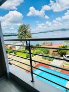 The Holiday House Harties