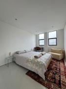 Modern 2-bed in the Iron Works