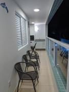 Apto completo com varanda gourmet a 50 mt da praia