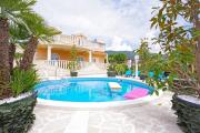 Luxury Six-Bedroom Villa with Heated Pool&Sauna Luxury Six-Bedroom Villa with Heated Pool&Sauna