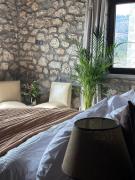 Wood & Stone Guesthouse